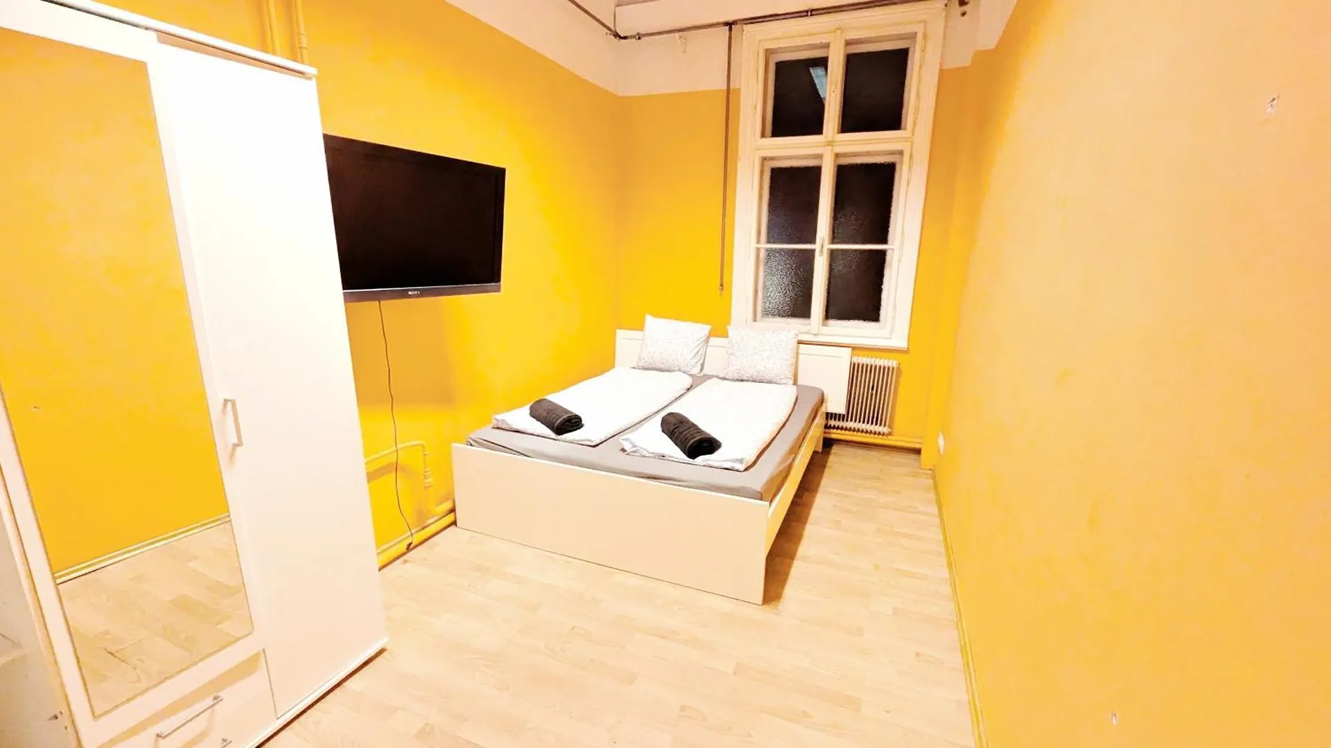 Spacious Apartments For Group Stays - 15 Min From Airport & City Center, 5 Min From Vienna Main-Bus Station Austria